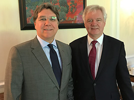 Carlos M. Jarque se reúne con el ministro británico encargado de negociar el Brexit, David Davis