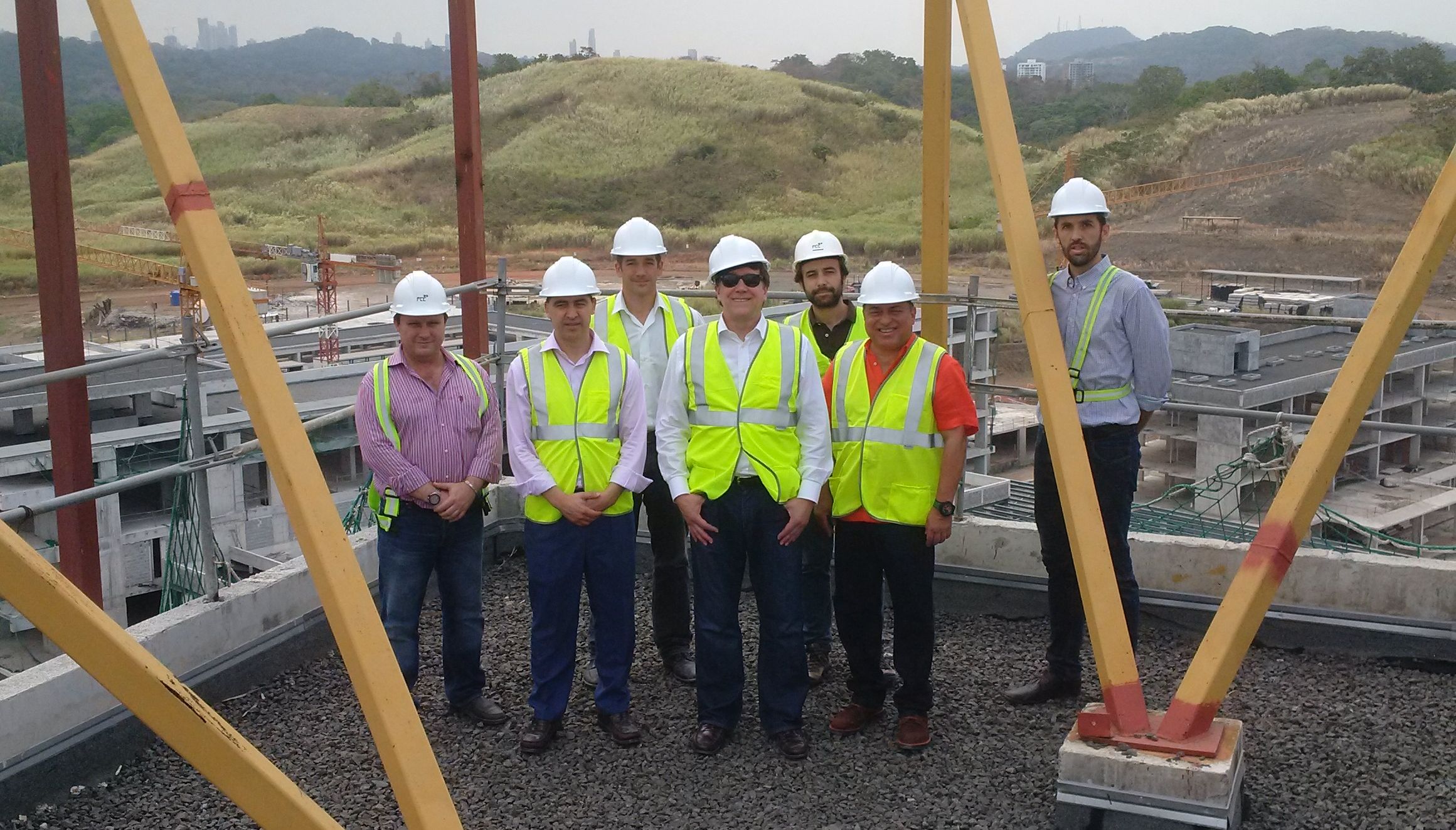 Carlos M. Jarque se reúne con las autoridades de Panamá y con directivos y plantilla de FCC para analizar e impulsar los proyectos en la zona