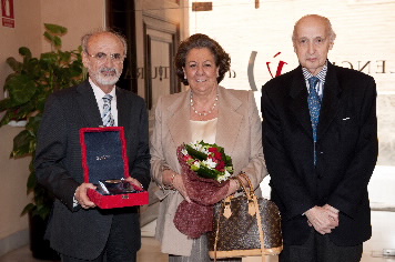 The Esther Koplowitz Foundation receives the medal of the Consell Valencià de Cultura.