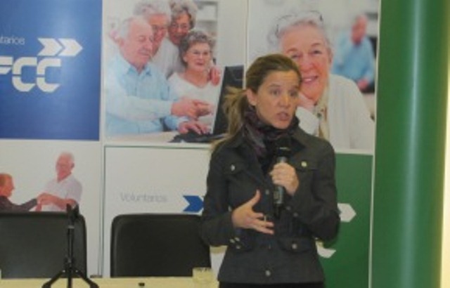 Dr Lopez-Ibor speaks about cancer at Nuestra Casa retirement home