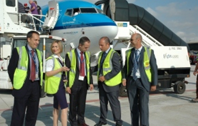 Flightcare atiende voluntariamente un vuelo con discapacitados holandeses que visitan Valencia con la Cruz Roja
