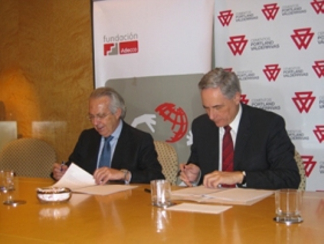 Cementos Portland Valderrivas y la Fundación Adecco firman un acuerdo para la integración de discapacitados
