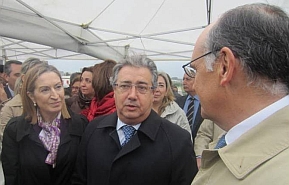 La ministra de Fomento asiste a la puesta en servicio de un tramo de la autovia SE-40, construida por FCC