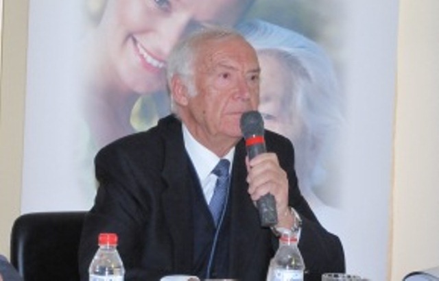 Professor Santiago Ortiz de Navacerrada offers presentation on Jesus of Nazareth at Nuestra Casa retirement home