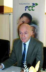 Gonzalo Anes gives a lecture at Nuestra Casa retirement home