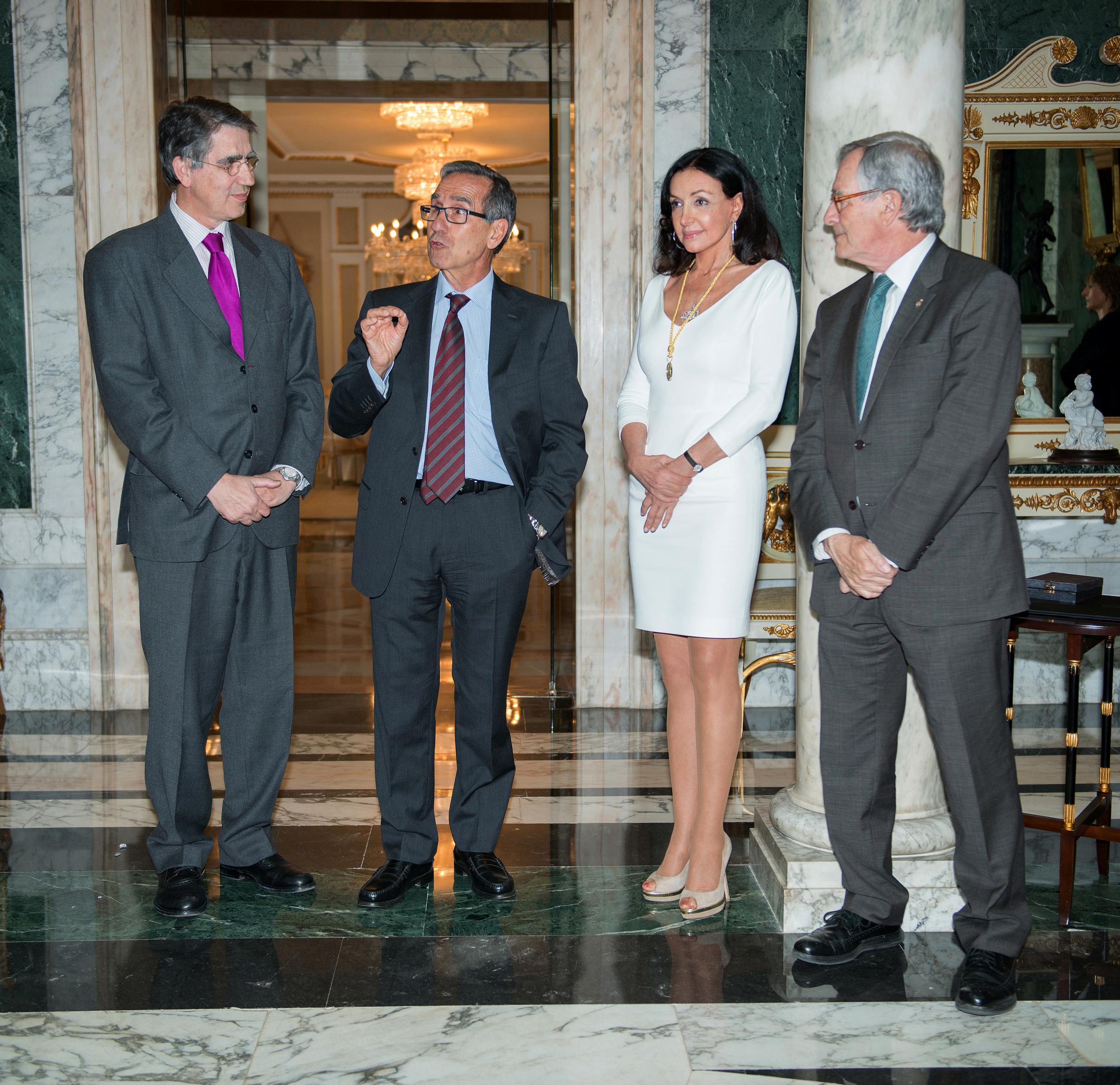 El alcalde de Barcelona entrega a Esther Koplowitz&nbsp;la máxima condecoración&nbsp;de la capital de Cataluña <br />