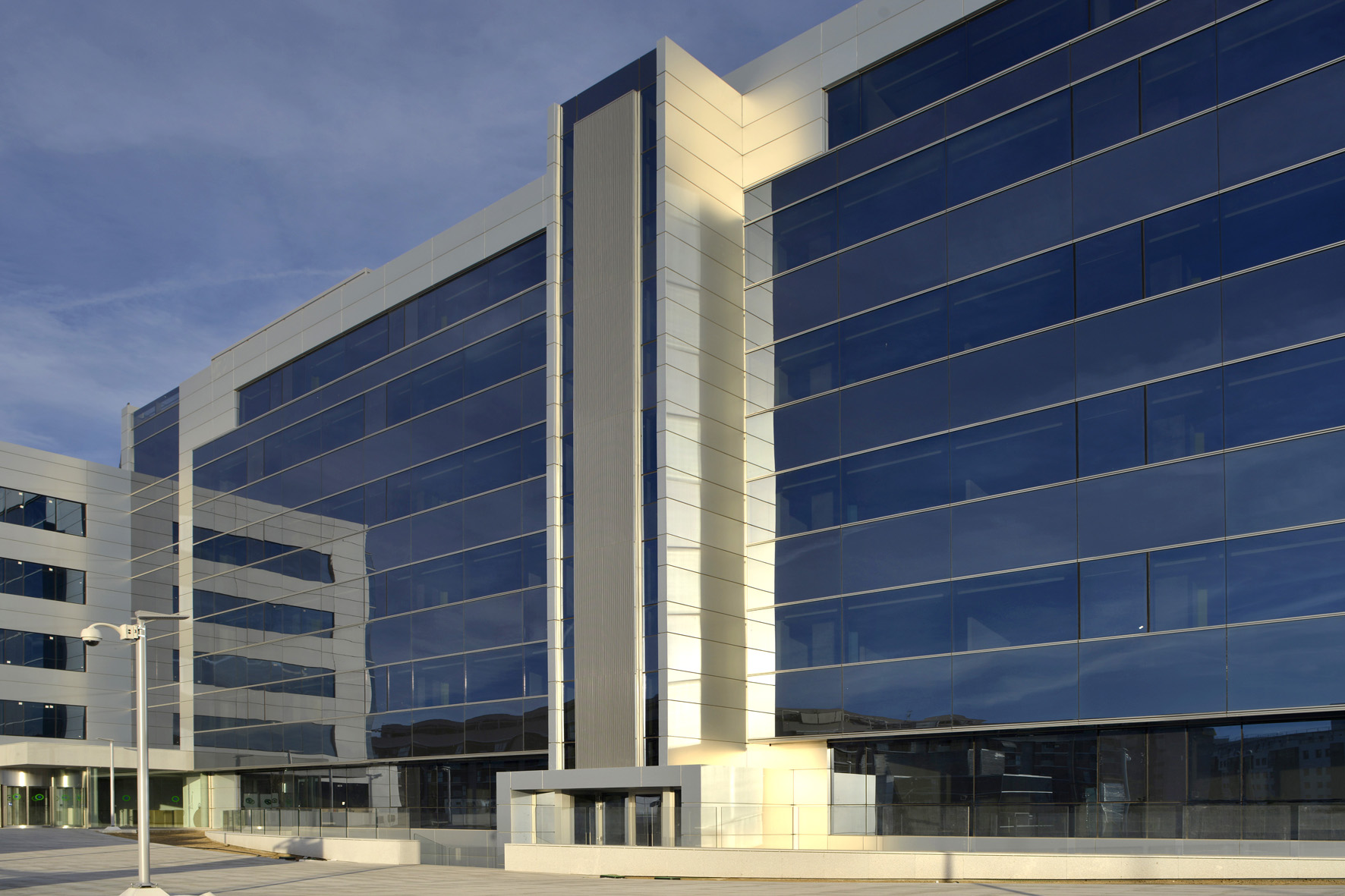 FCC cuts losses by 91% in the first half to 52.7 million euro