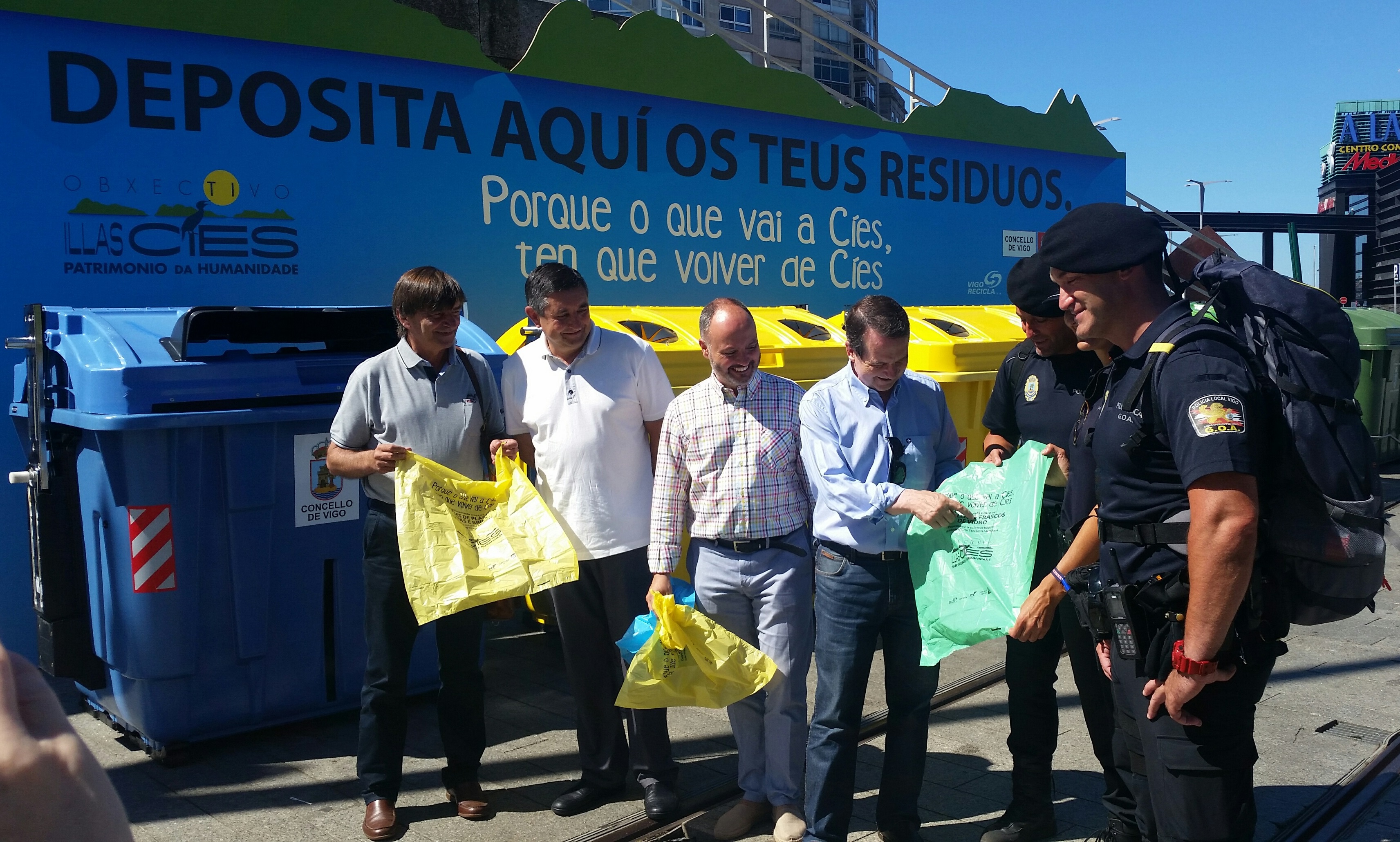 El Ayuntamiento de Vigo y FCC ponen en marcha una campaña de reciclaje en las Islas Cíes