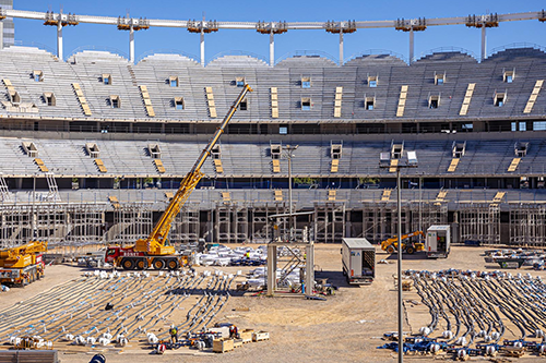 The Nou Mestalla is putting the finishing touches to the site ahead of the roof being hoisted into place and continues with work on the exterior and interior areas