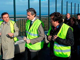 El ministro de Fomento visita las obras del viaducto del Almonte, construido por FCC