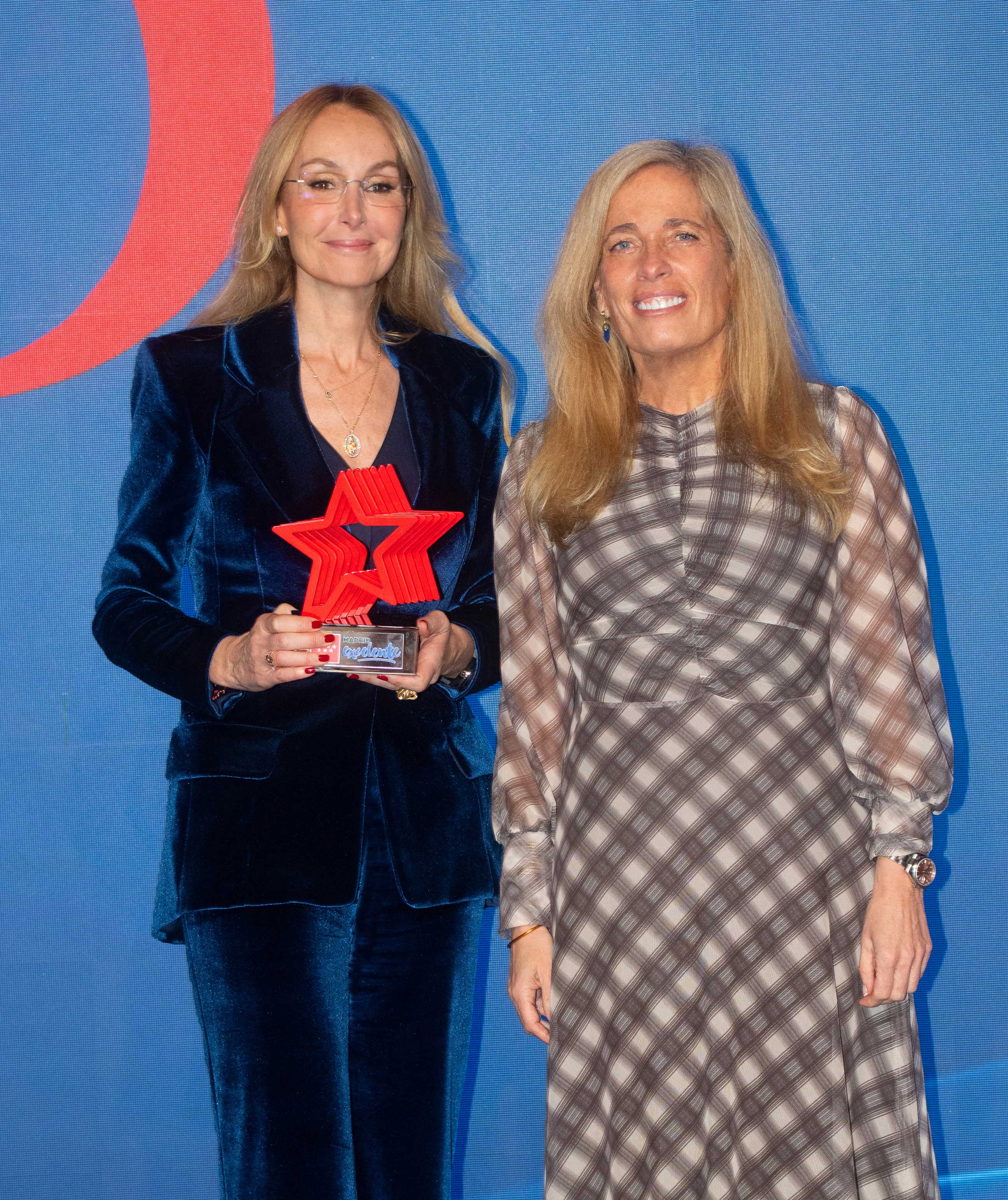 La presidenta del Grupo FCC, Esther Alcocer Koplowitz, recogió el premio de manos de la consejera de Economía, Hacienda y Empleo de la Comunidad de Madrid, Rocío Albert