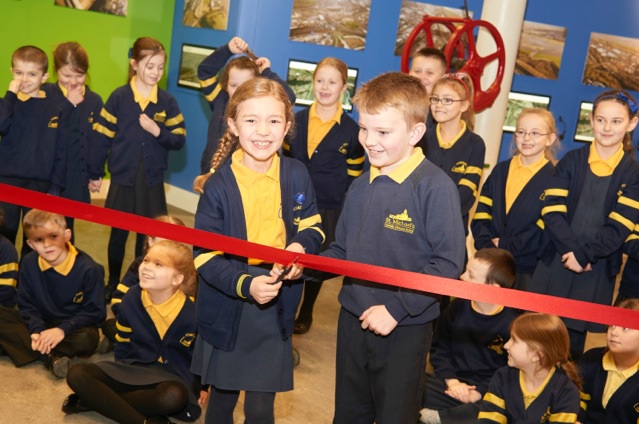 El centro de visitantes del Puente de Mersey abre al público con la ayuda de escolares locales