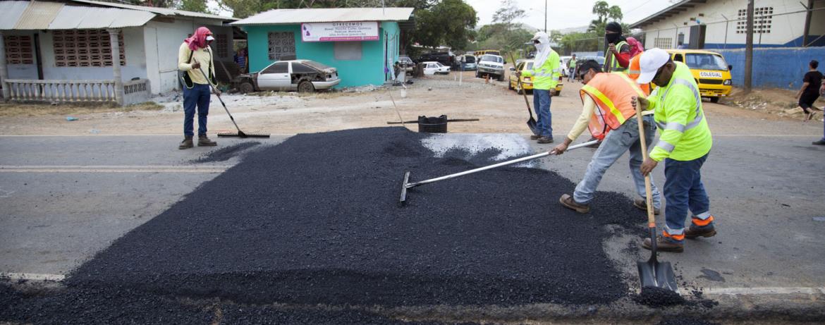 FCC Construcción installs speed bumps for the primary school in the Chorrera district of Panama