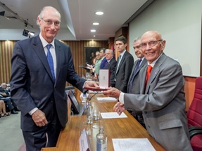 Ignacio Sánchez Salinero awarded the AEC medal