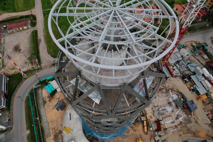 FCC finaliza la estructura metálica de la Torre de Control del aeropuerto de El Dorado, Colombia