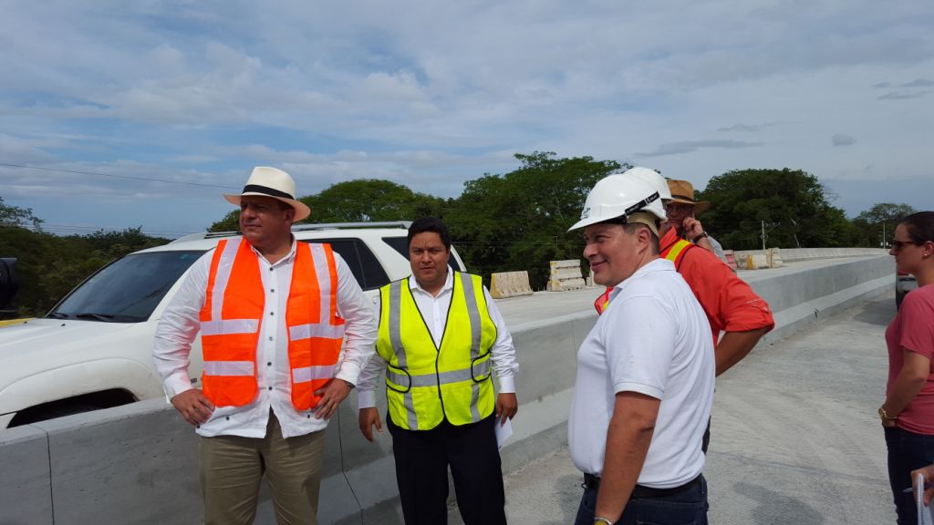 The President of Costa Rica visits the works on the Inter-American North highway, built by FCC