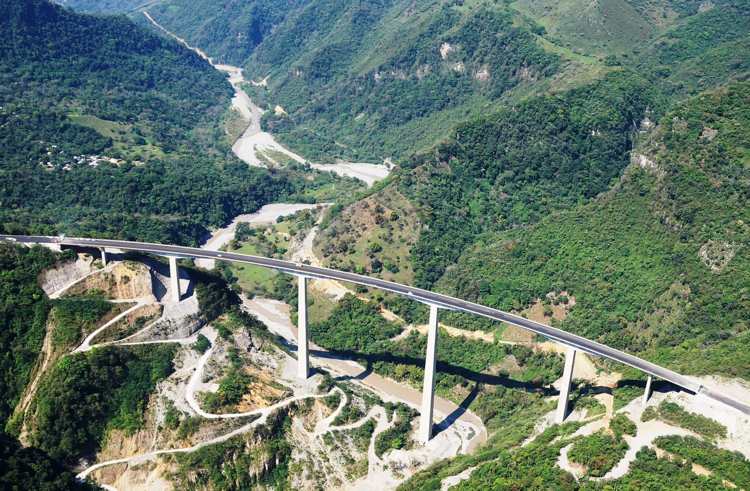 The FCC-built San Marcos Bridge features in the CMIC and MXI journals