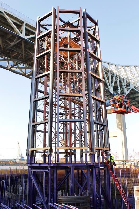 FCC avanza en la construcción de las torres del puente Gerald Desmond