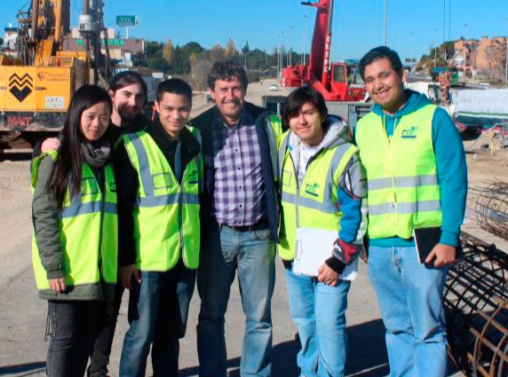 Alumnos de la UPM visitan las obras del paso inferior que desarrolla FCC en Torrelodones