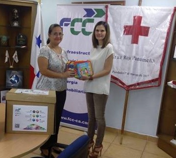 FCC Centroamérica entrega donación de libros a la Cruz Roja de Panamá