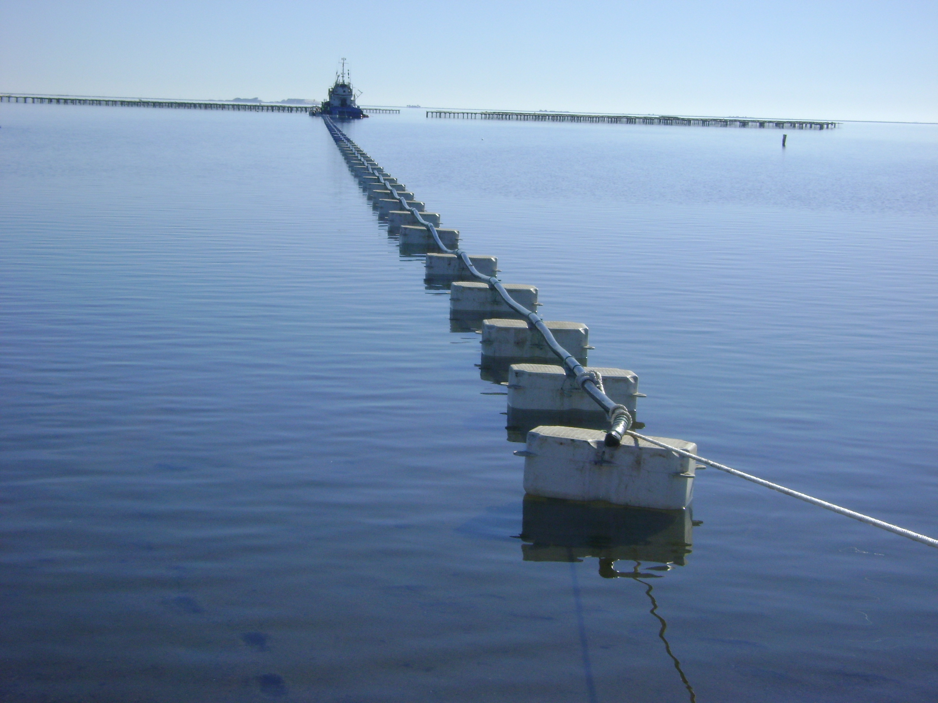 FCC Industrial inicia el tendido de cable submarino de media tensión en Tarragona