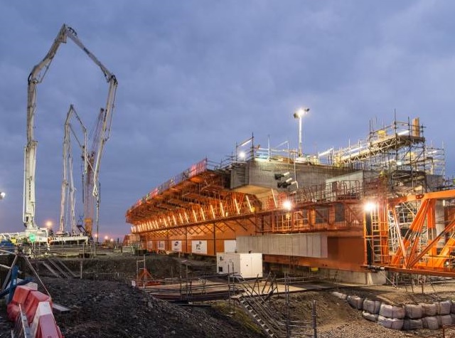 El primer viaducto de aproximación de Mersey comienza a tomar forma