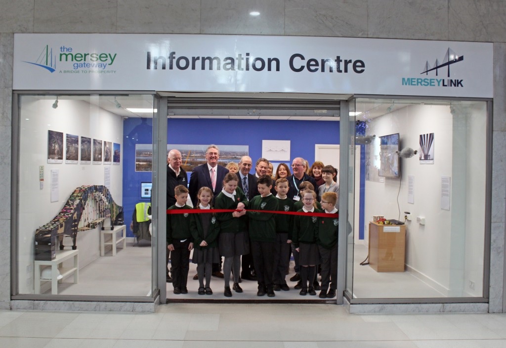 Merseylink inaugura un nuevo centro de información con la ayuda de un colegio local