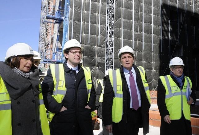 El nuevo hospital que construye FCC en Salamanca recibe la visita del Consejero de Sanidad de Castilla y León