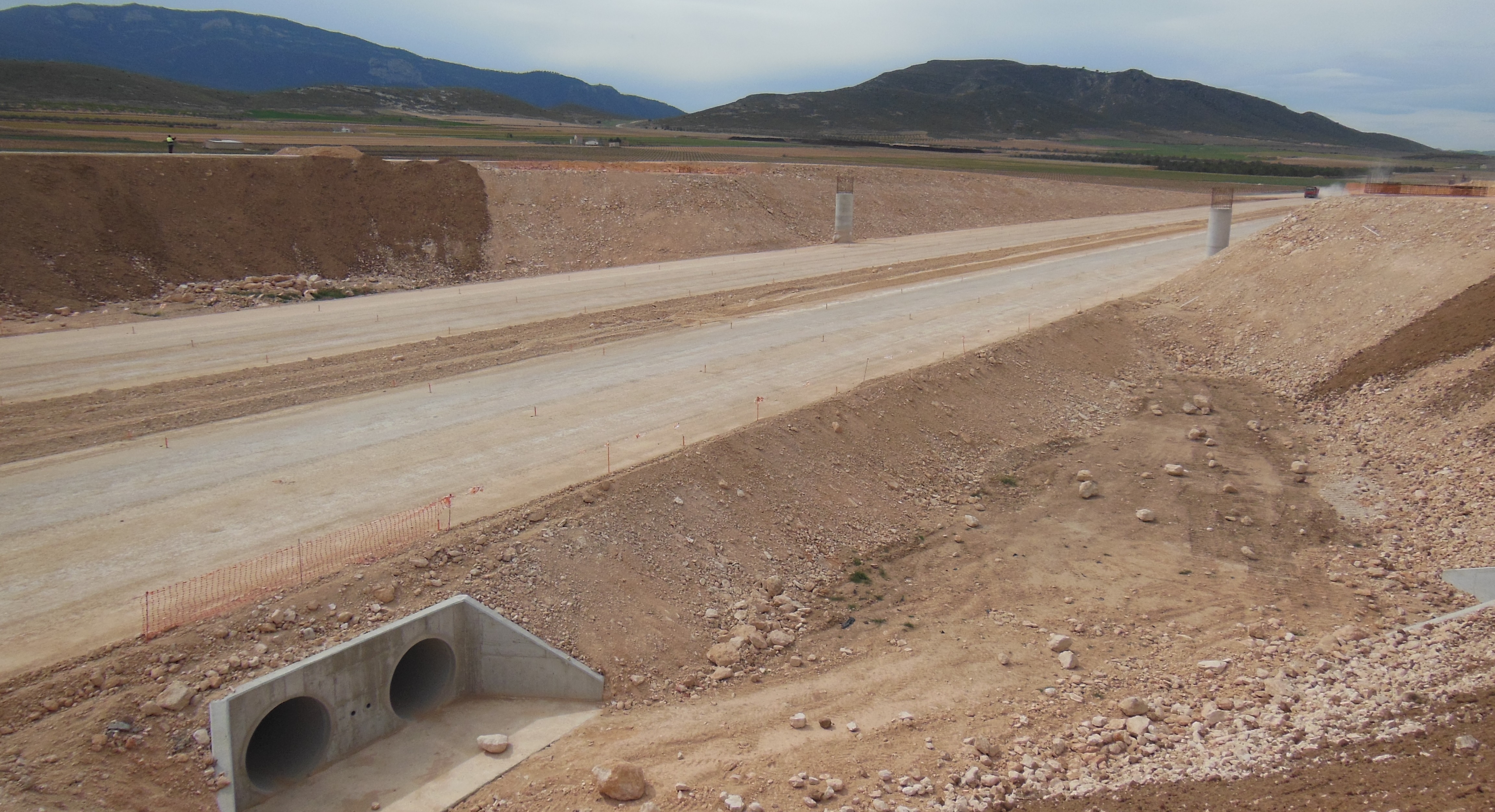La ministra de Fomento, Ana Pastor, visita el tramo de la A-3 Jumilla-Yecla, que FCC ejecuta en Murcia