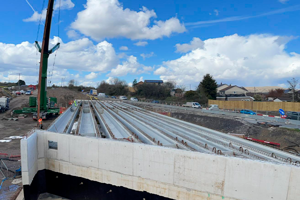 FCC Construcción assembles the first concrete beams in the A465 project (Wales, United Kingdom)